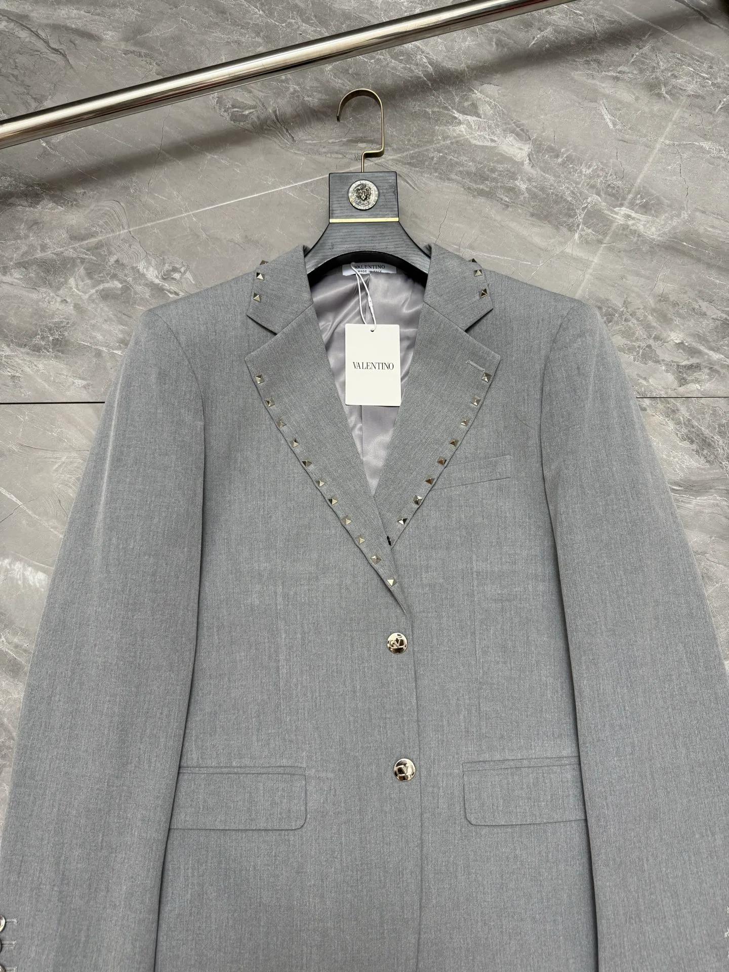 Valentin*/Valentino Heavy Industry Pyramid Rivet Suit Suit Sizes: 48.50.52.54.56.58 Color: Black Light Gray
